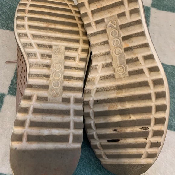 Ecco Women’s Oxford Sneakers - Picture 3 of 5